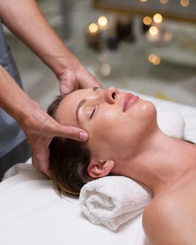 El Plan Malta combina relajación y cuidado corporal en una experiencia individual de 1 hora y 20 minutos. Disfruta del jacuzzi espumoso, masaje relajante, exfoliación, chocolaterapia y bambuterapia, acompañados de aromaterapia, musicoterapia y una copa de Borgoña para cerrar la experiencia.