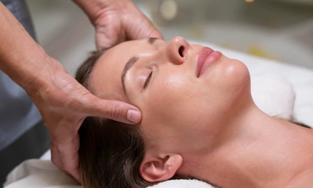 El Plan Malta combina relajación y cuidado corporal en una experiencia individual de 1 hora y 20 minutos. Disfruta del jacuzzi espumoso, masaje relajante, exfoliación, chocolaterapia y bambuterapia, acompañados de aromaterapia, musicoterapia y una copa de Borgoña para cerrar la experiencia.