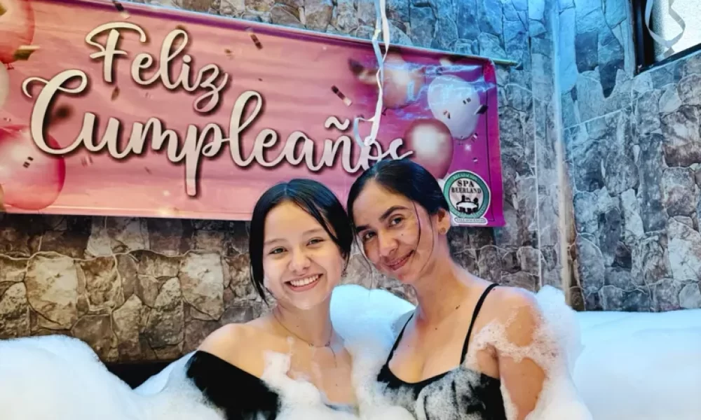 Dos horas para compartir, relajarse y disfrutar en pareja. El Plan Blonde combina jacuzzi espumoso, masaje terapéutico, exfoliación, mascarilla de aloe vera y chocolaterapia con aromaterapia y musicoterapia. Una experiencia ideal para celebrar una fecha especial o simplemente disfrutar de un tiempo de conexión.